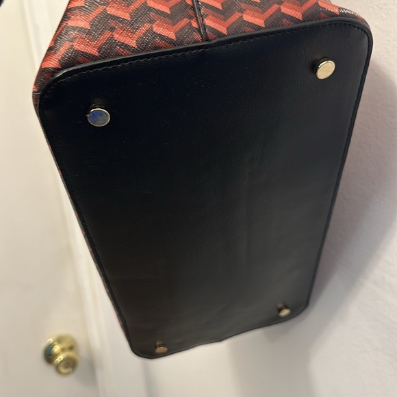 Cute Brown and orange zigzag design tote . Man-made material. 12”by 12” - Picture 3 of 6